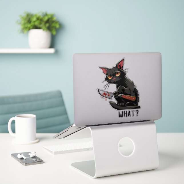Sticker Chat noir drôle avec couteau sanglant : Quoi ? (Ordinateur portable sur le bureau)
