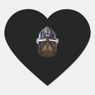 Sticker Cœur chien de rottweiler portant un casque de pompier d