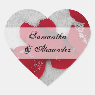 Sticker Cœur Pétales de rose rouge en neige, mariage d'hiver