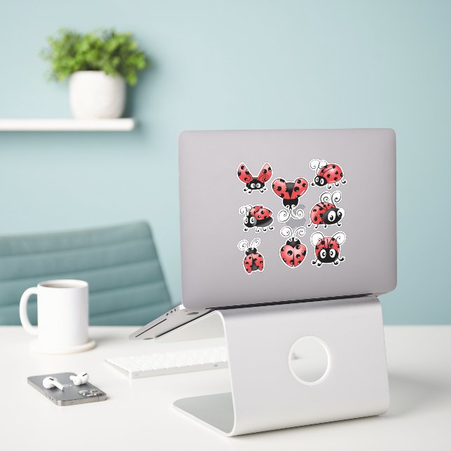 Sticker Cute Ladybug (Ordinateur portable sur le bureau)