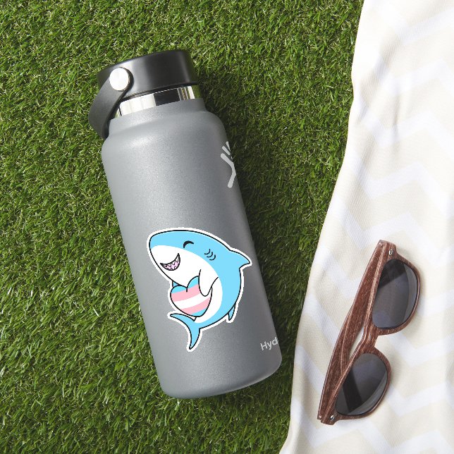 Sticker Joli Blahaj bleu requin tenant Trans Coeur (HydroFlask Insitu)