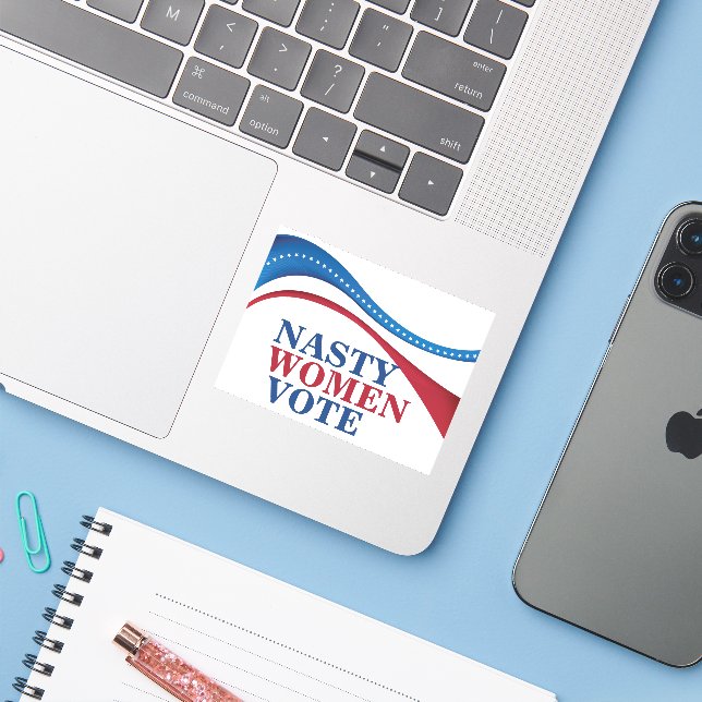 Sticker Les Femmes Nasty Votent Portable Politique Féminis (Ordinateur portable avec iPhone)