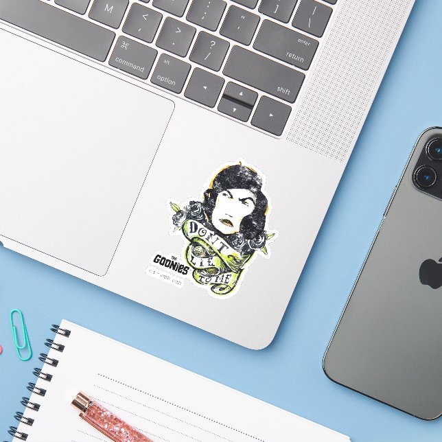 Sticker Les Goonies Mama Fratelli "Ne me mens pas" (Ordinateur portable avec iPhone)