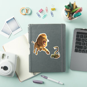 Sticker Lion mordu par cobra