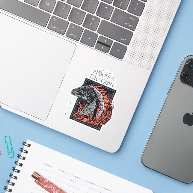 Sticker MAISON DU DRAGON | Profil de dragon en flammes (Ordinateur portable avec iPhone)