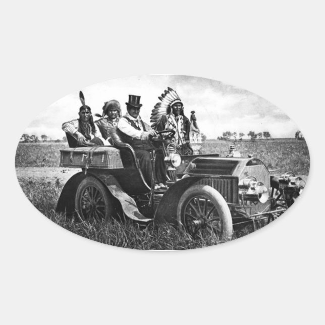 STICKER OVALE APACHES ET GERONIMO CONDUISANT UNE VOITURE À MOTEU (Devant)