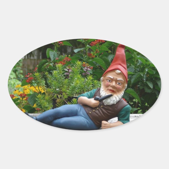 Sticker Ovale Gnome relaxant avec Casquette Père Noël (Devant)