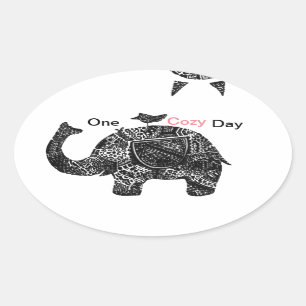 Sticker Ovale Joyeuse journée cosy d'un éléphant et de ses am