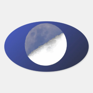Sticker Ovale Lune de nuit et de jour prise