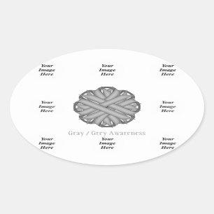 Sticker Ovale Ruban de fleurs grises Modèle par Kenneth Yoncich