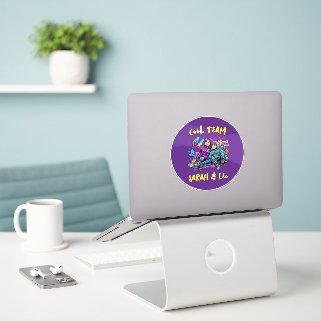 Sticker Personalized Skater Mom and Son Graffiti Art Round (Ordinateur portable sur le bureau)