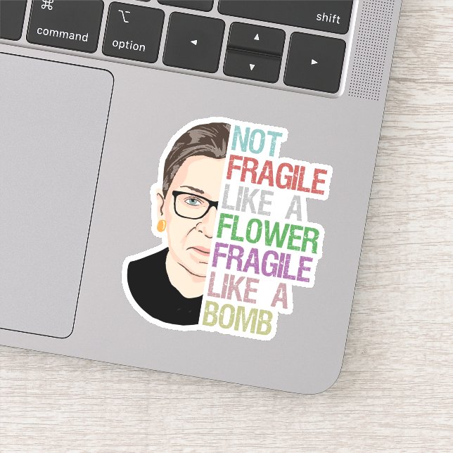Sticker RBG Ruth Bader Ginsburg Fragile comme une fleur (Détail)