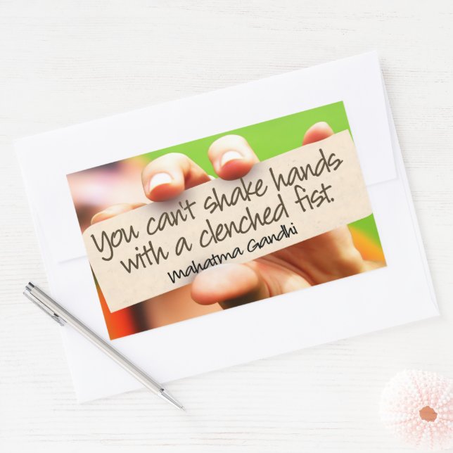 Sticker Rectangulaire Citation inspirée du Mahatma Gandhi "Serrez la mai (Enveloppe)