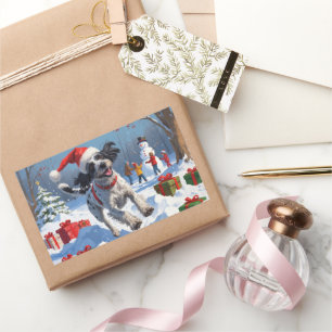 Sticker Rectangulaire Griffon à poil dur avec un chapeau de Noël enneigé