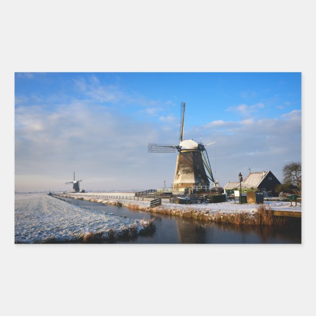 Sticker Rectangulaire Moulin à vent dans la neige dans un paysage hivern (Devant)
