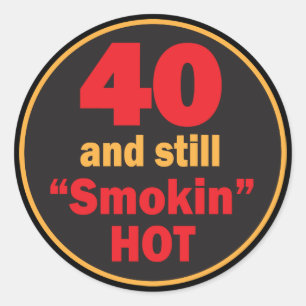 Sticker Rond 40 et toujours chaud fumant  40e anniversaire