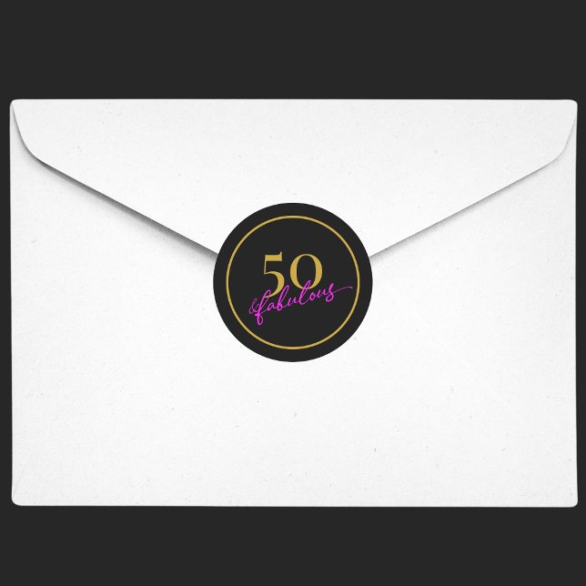 Sticker Rond 50 et Fabulous Chic Black Gold Party Invitation (50 and fabulous seal sticker for 50th birthday party invitations, featuring gold and hot pink script)