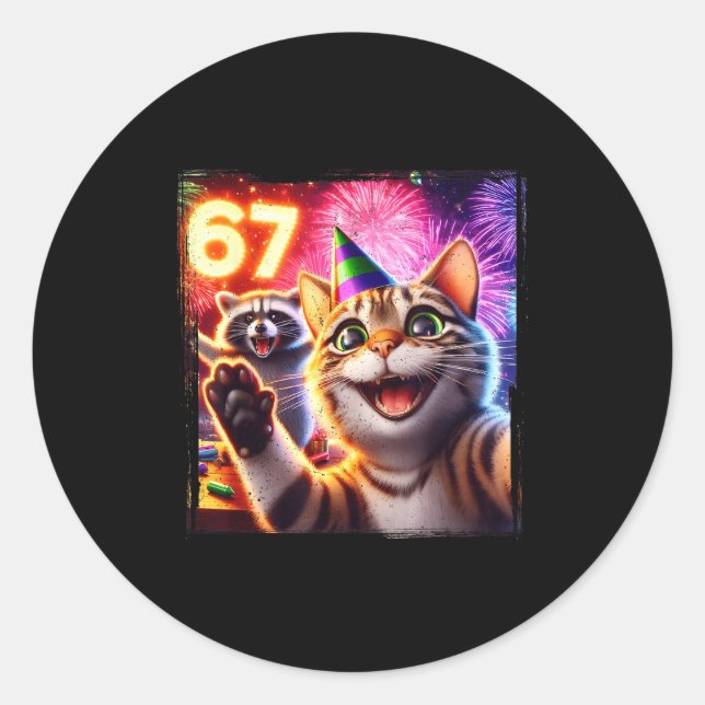 Sticker Rond 67 Meme Cat Raccoon New Year Selfie Funny Birthday (Devant)