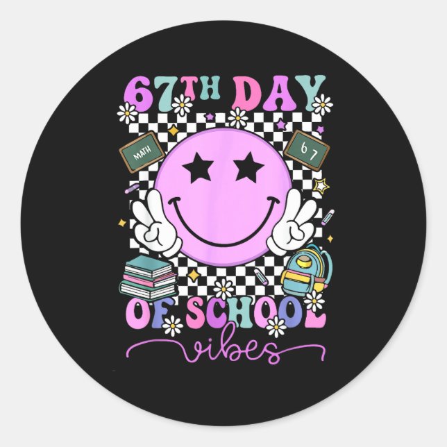 Sticker Rond 67th Day Of School Vibes Groovy Retro 100 Days Of  (Devant)