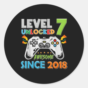 Sticker Rond 7e anniversaire garçon niveau 7 déverrouillé stupé