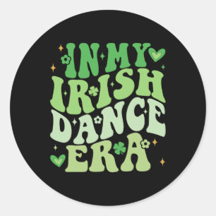 Sticker Rond À l'ère de ma danse irlandaise Groovy Shamrock Dan