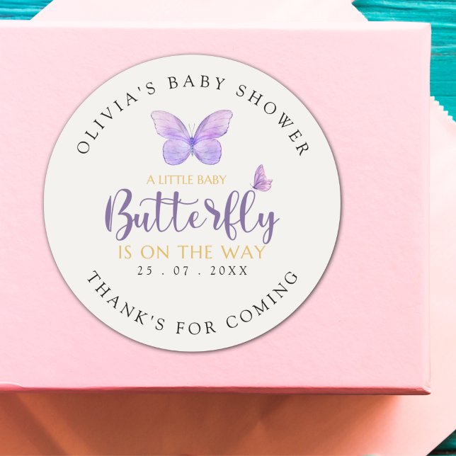 Sticker Rond A Little Baby Butterfly is on The Way Baby shower (Créateur téléchargé)