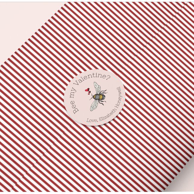 Sticker Rond Abeille rose rousse Mon abeille Saint-Valentin (Simple & Modern "Bee Mine" Blush Pink Sticker. Hand-Drawn Honeybee & Red Hearts for Valentine's Day.)