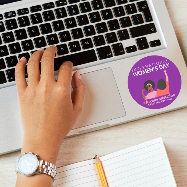 Sticker Rond Accélérer l'action Journée internationale de la fe (Créateur téléchargé)