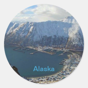 Sticker Rond Alaskan Mountain Range et ville en dessous