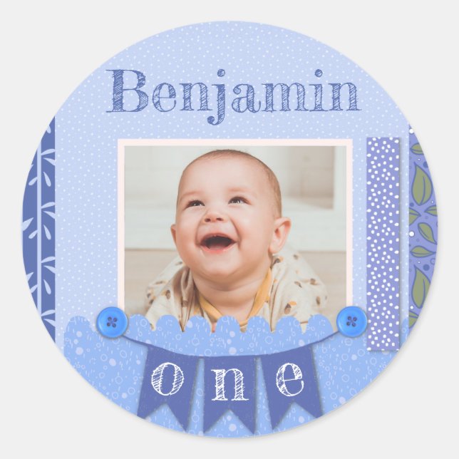 Sticker Rond Album scrapbooking bleu 1er anniversaire garçon (Devant)