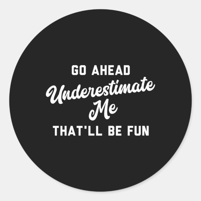 Sticker Rond Aller De L'Avant Sous-Estimer Que Je Serai Amusant (Devant)