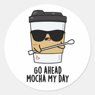 Sticker Rond Aller devant Mocha Ma journée Funny Coffee Pun