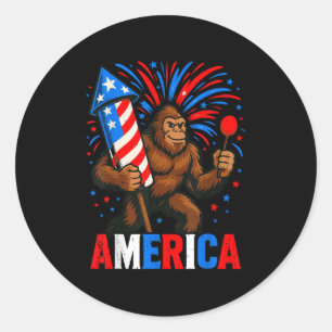 Sticker Rond America Bigfoot Usa Firework Patriotic Sasquatatch