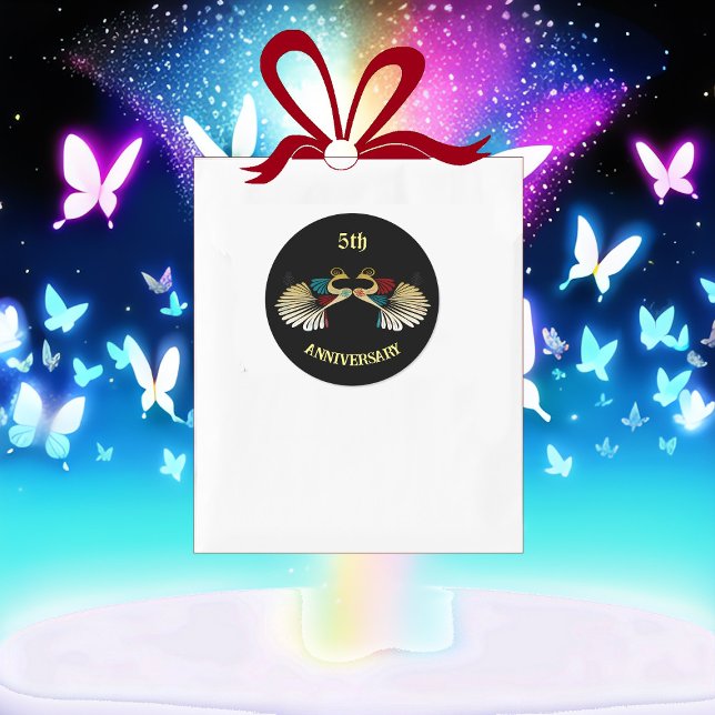 Sticker Rond Anniversaire Golden Peacocks Art populaire décorat (Anniversary Golden Peacocks Decorative Folk Art Classic Round Sticker)