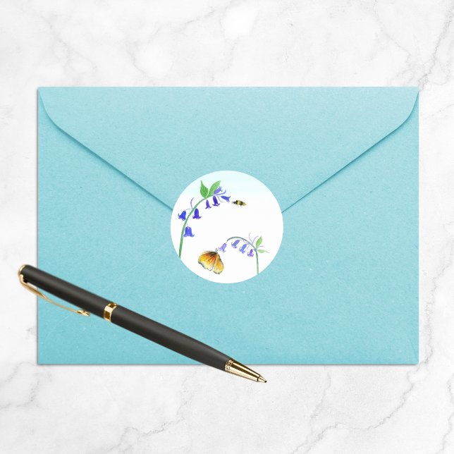 Sticker Rond Aquarelle Virginia Bluebells Avec Papillon (Créateur téléchargé)