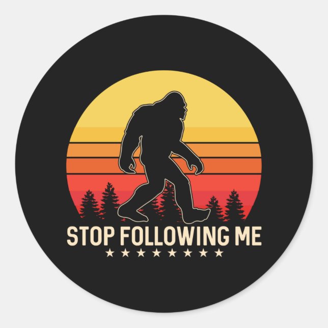 Sticker Rond Arrêtez de me suivre | Design rétro Bigfoot (Devant)