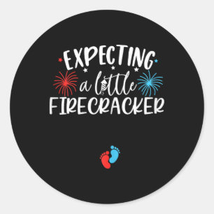 Sticker Rond Attendez-Vous À Un Petit Pirateur Drôle 4 juillet