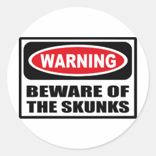 STICKER ROND ATTENTION À L'ÉTIQUETTE DE SKUNKS