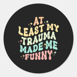 Sticker Rond Au moins tout ce traumatisme m'a rendu hilarant -