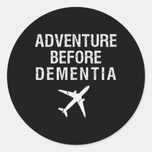 Sticker Rond Aventure avant la démence drôle Avion Voyage Retir