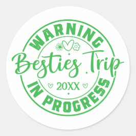 Sticker Rond Avertissement Besties Voyage en cours Vert sur bla