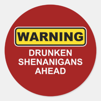 Sticker Rond Avertissement : Des Shenanigans ivres à l'avant