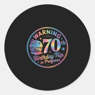 Sticker Rond Avertissement Voyage pour les 70 ans en cours Bday