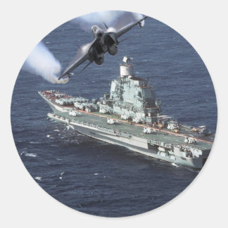 Sticker Rond Avion de chasse au-dessus d'un navire de marine