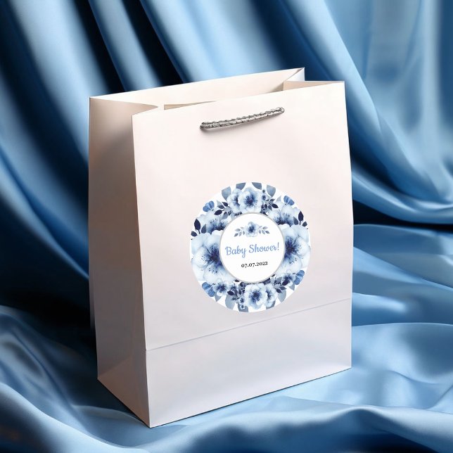Sticker Rond Baby shower à fleurs bleu foncé (Gentle Light Blue Flower Watercolor Baby Shower Sticker)