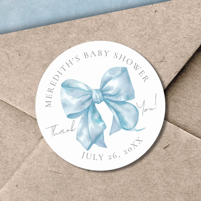 Sticker Rond Baby Shower au Ruban Bleu (Blue Bow Baby Shower Classic Round Sticker)