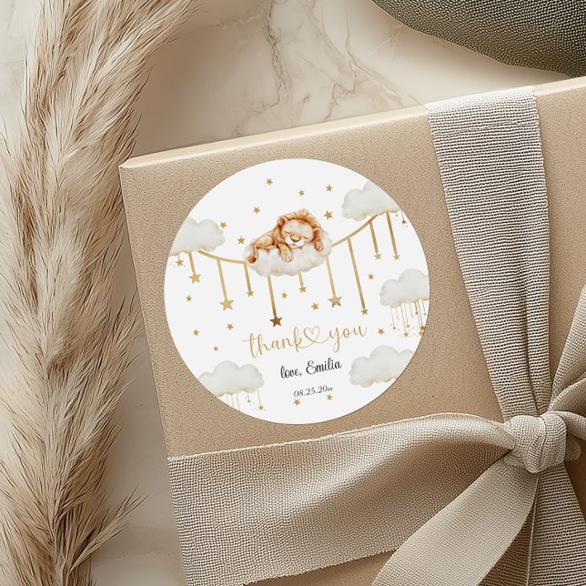 Sticker Rond Baby shower de nuage de lion doré doux (Créateur téléchargé)