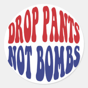 Sticker Rond Baisser le pantalon, pas les bombes - Slogan drôle