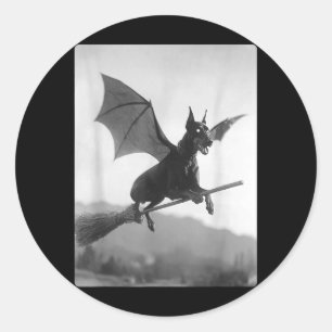Sticker Rond Balai de sorcière gothique Doberman Chauve-souris