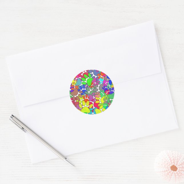 Sticker Rond Beaucoup D'Empreintes de pattes De Chiens Partout (Enveloppe)